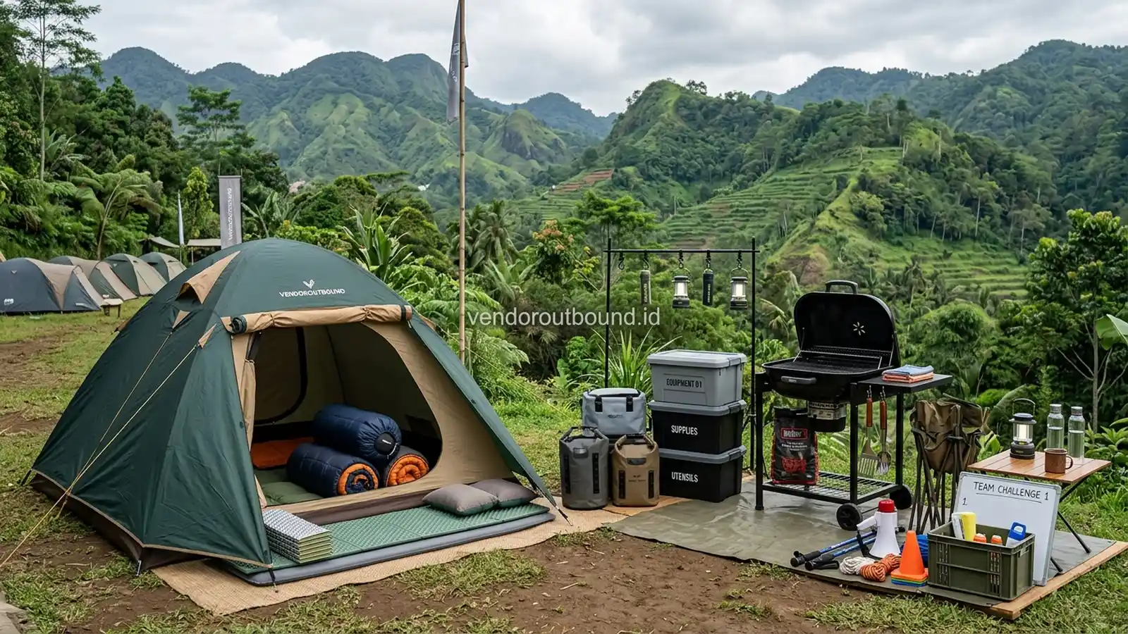 Rangkaian peralatan camping perusahaan tertata rapi termasuk tenda dome matras sleeping bag dan kotak perlengkapan